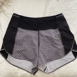 Lululemon patterned shorts size 4
